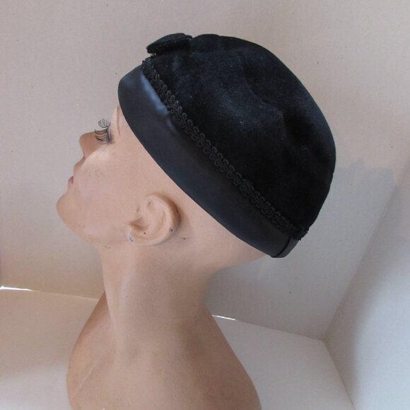 Vintage Black Velour Hat Cloche Style Rhinestone Decoration main image 6